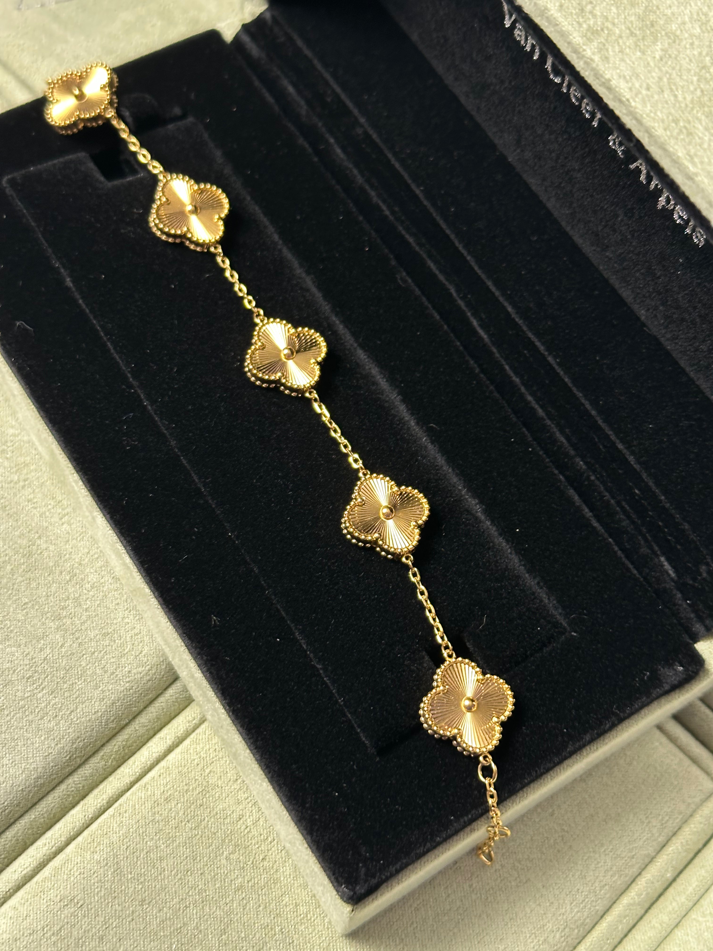 van cleef & arpels Yellow gold  Bracelet 5 Motif
