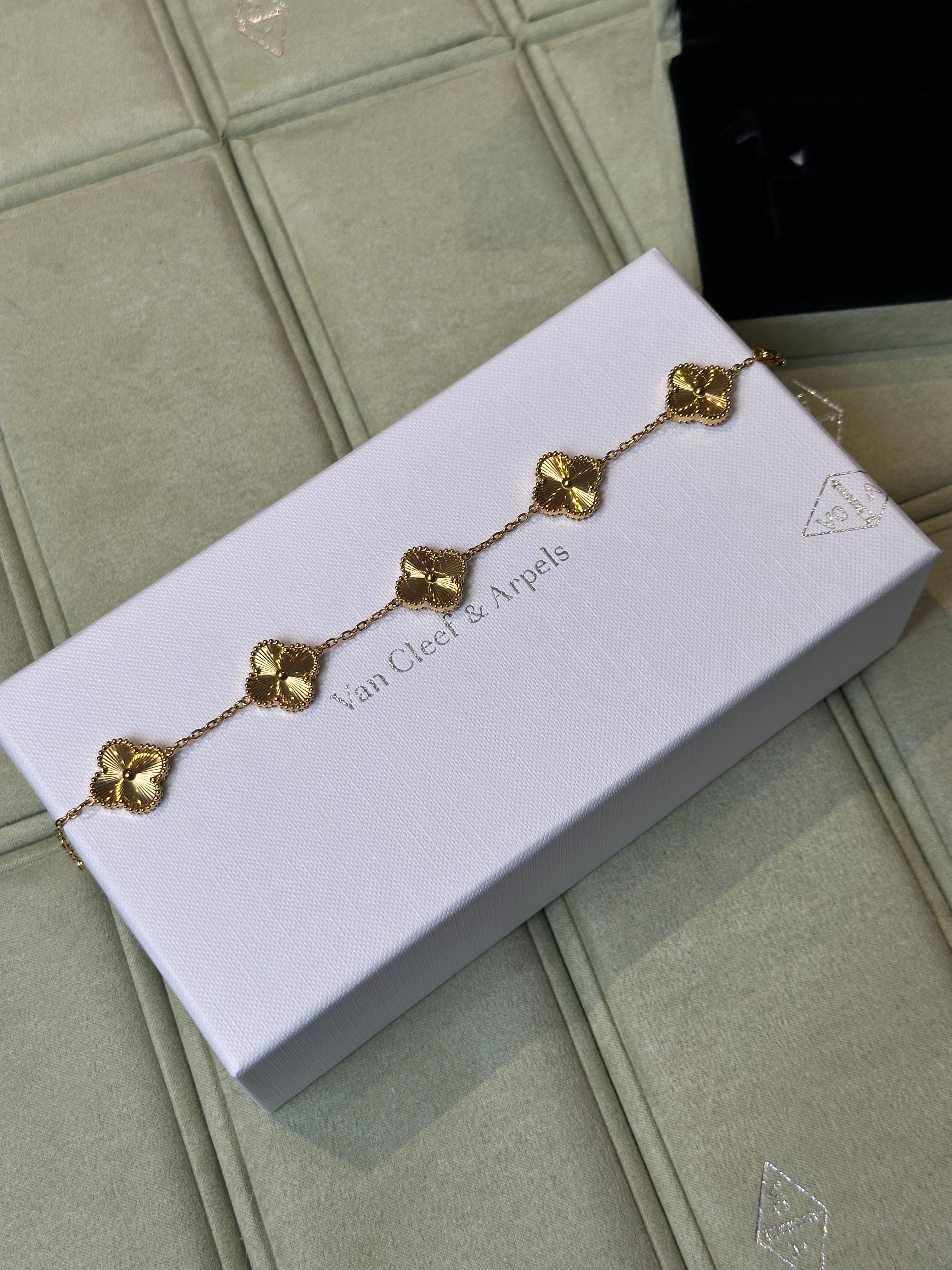 van cleef & arpels Yellow gold  Bracelet 5 Motif
