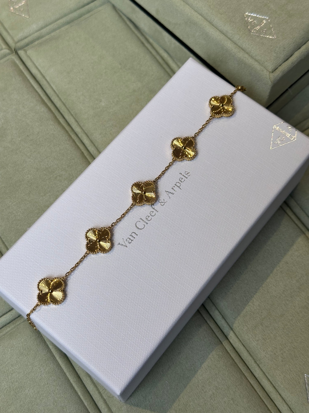 van cleef & arpels Yellow gold  Bracelet 5 Motif