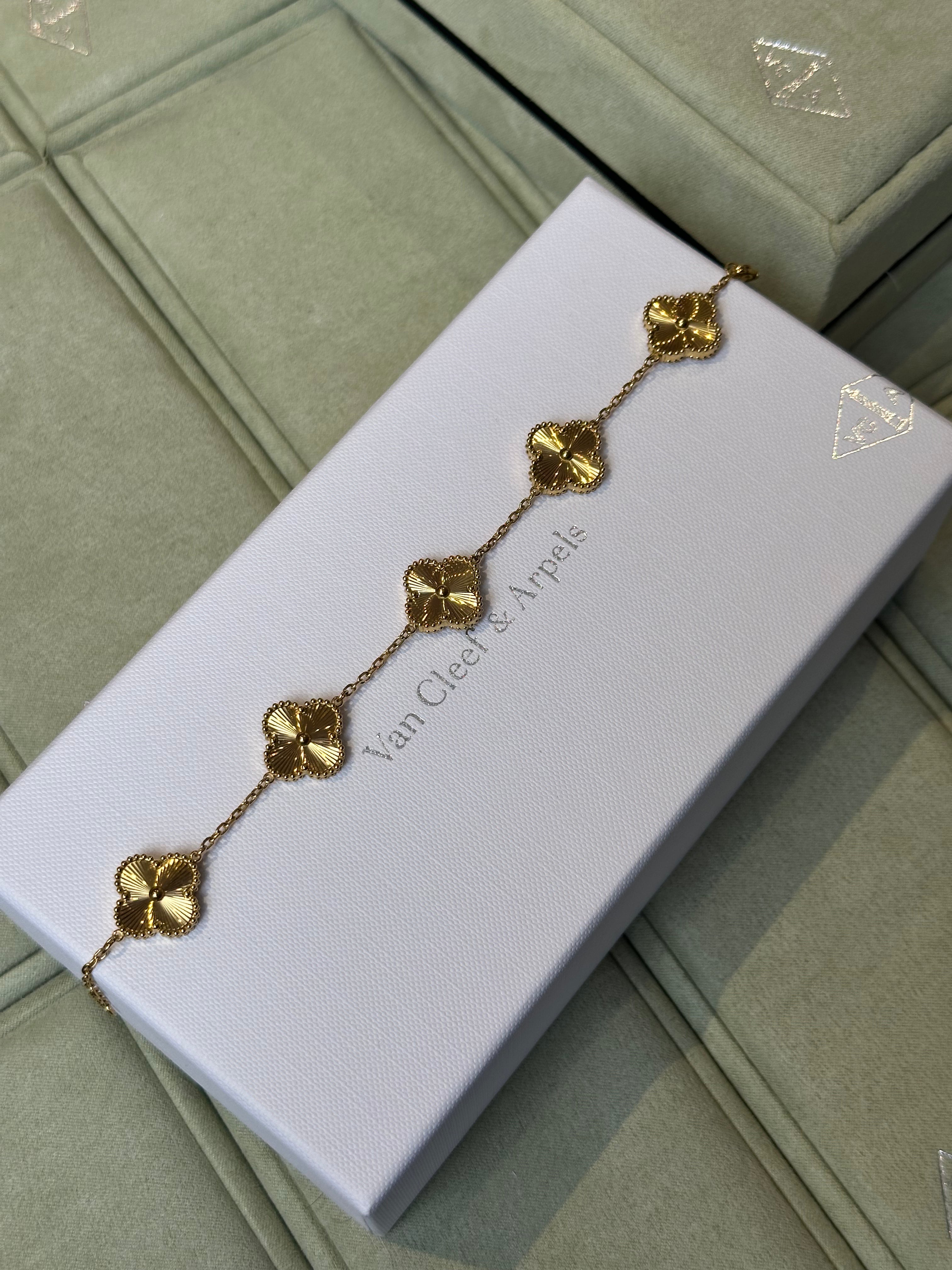 van cleef & arpels Yellow gold  Bracelet 5 Motif
