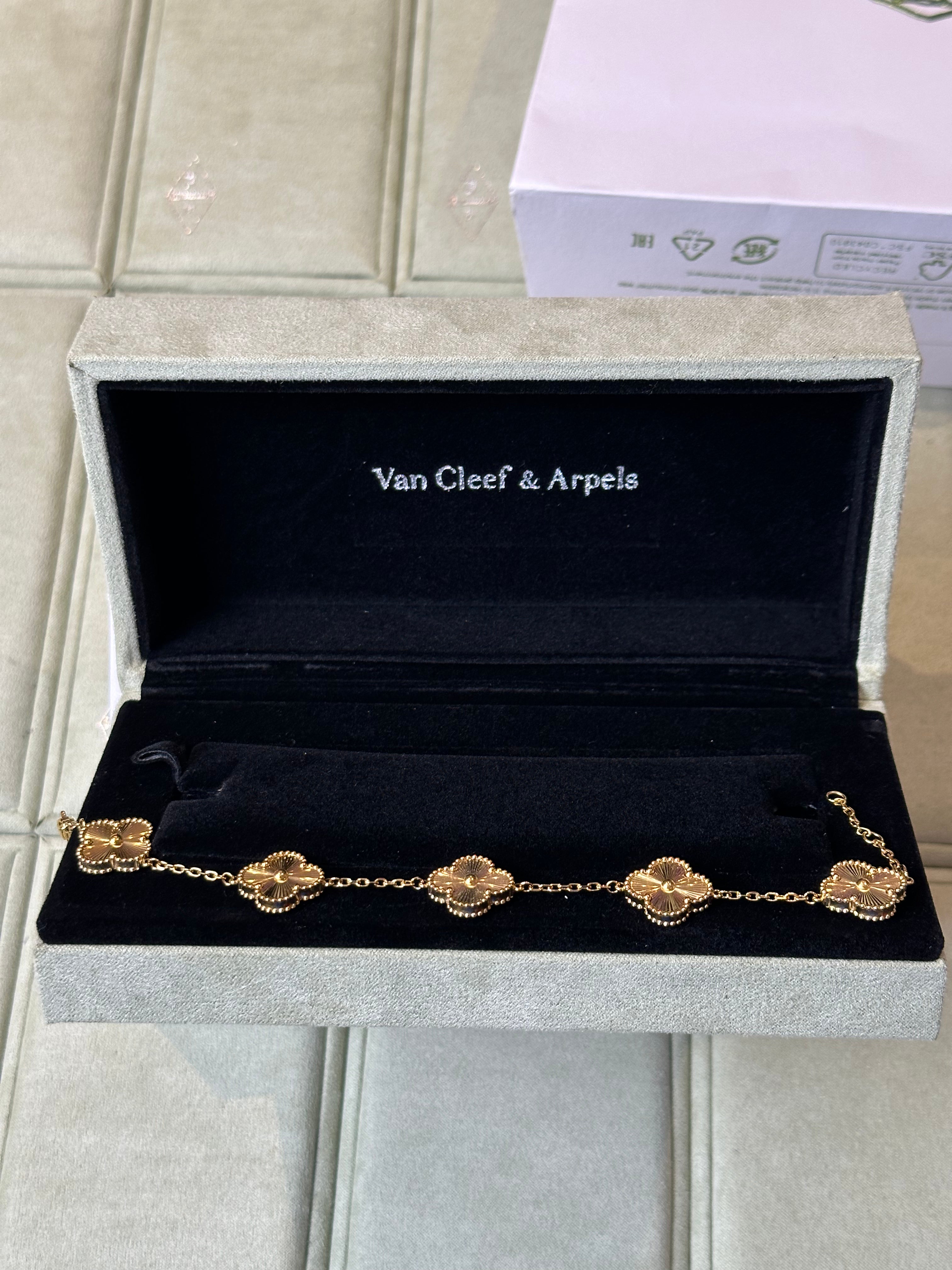 van cleef & arpels Yellow gold  Bracelet 5 Motif