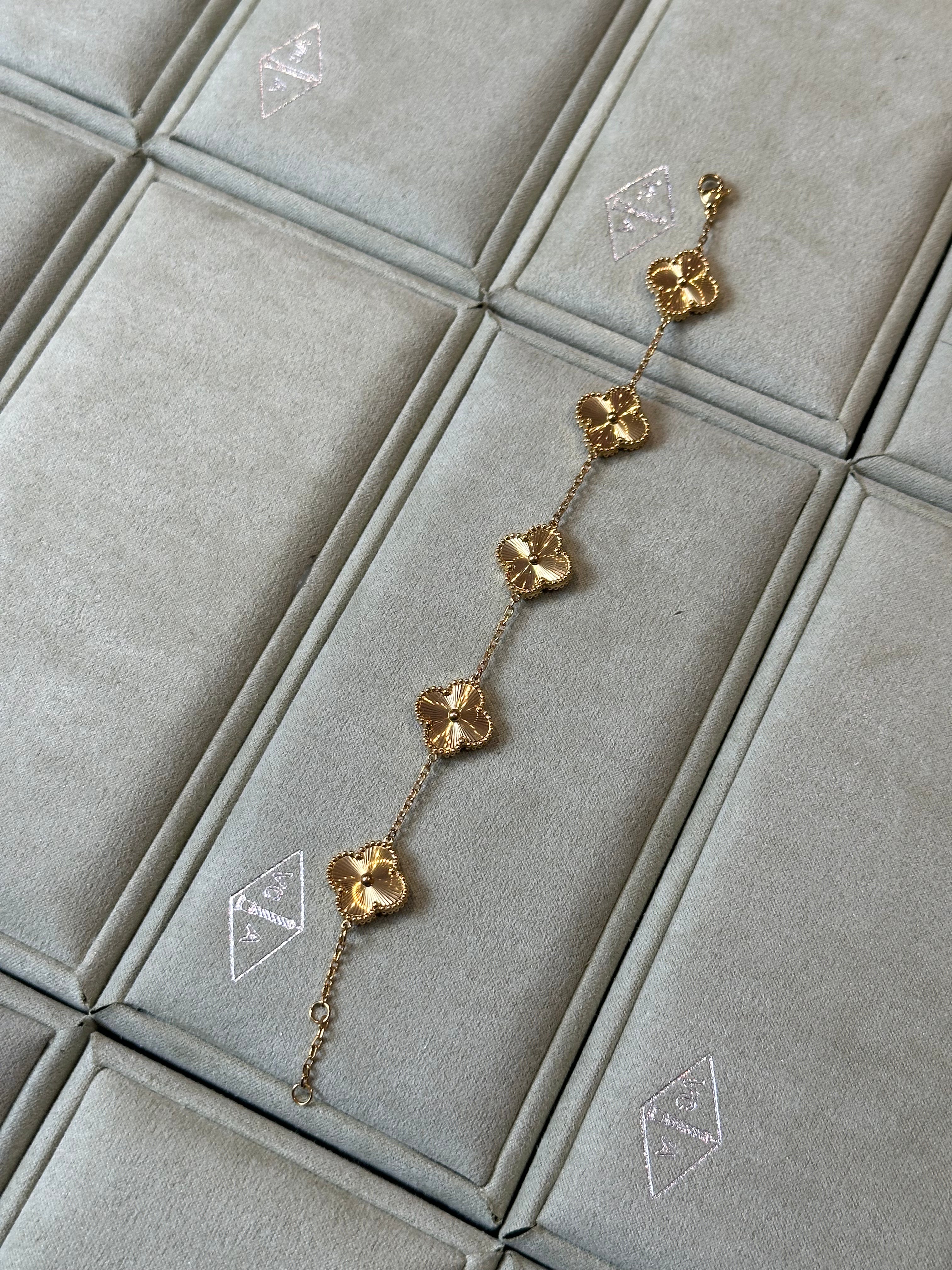 van cleef & arpels Yellow gold  Bracelet 5 Motif