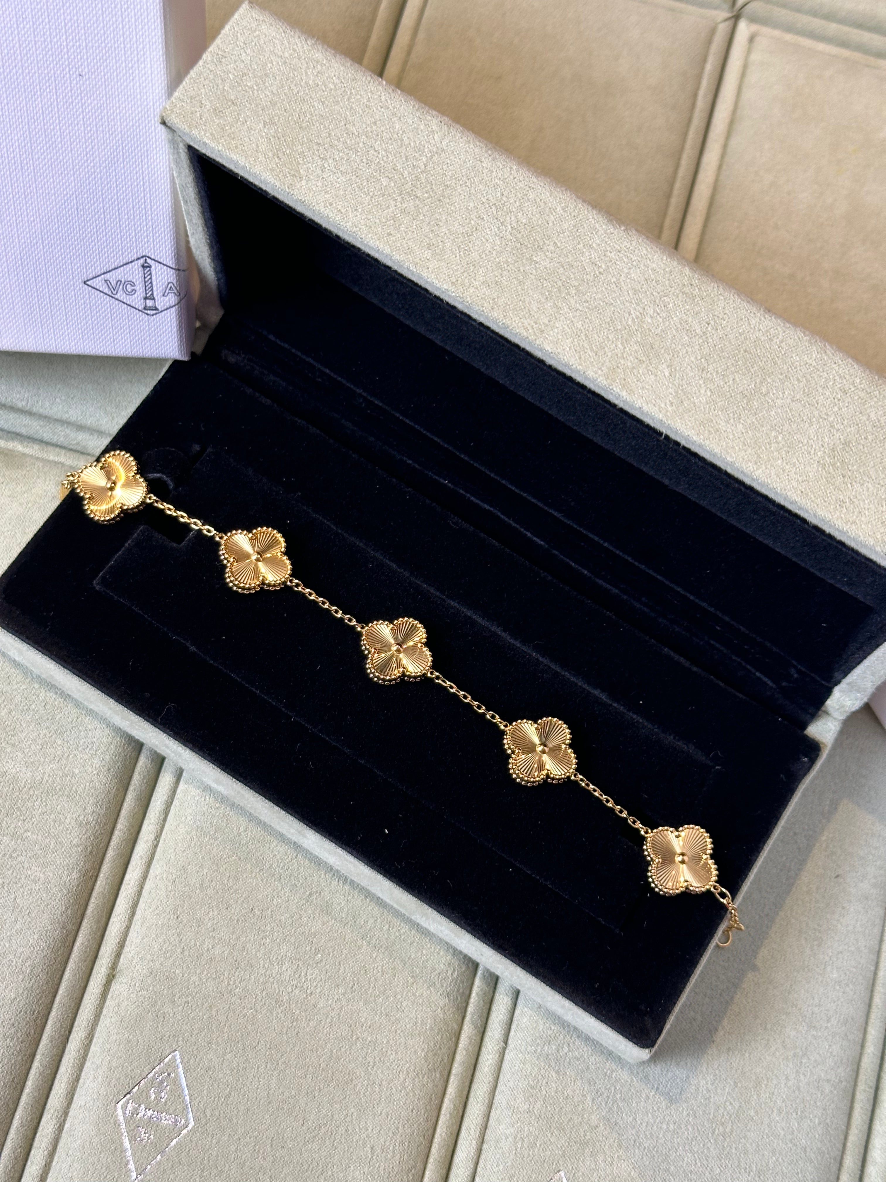 van cleef & arpels Yellow gold  Bracelet 5 Motif
