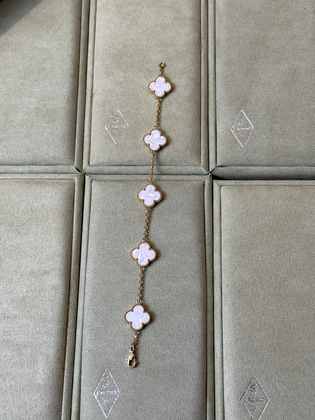 van cleef & arpels  yellow gold, white mother-of-pearl Bracelet 5 Motif