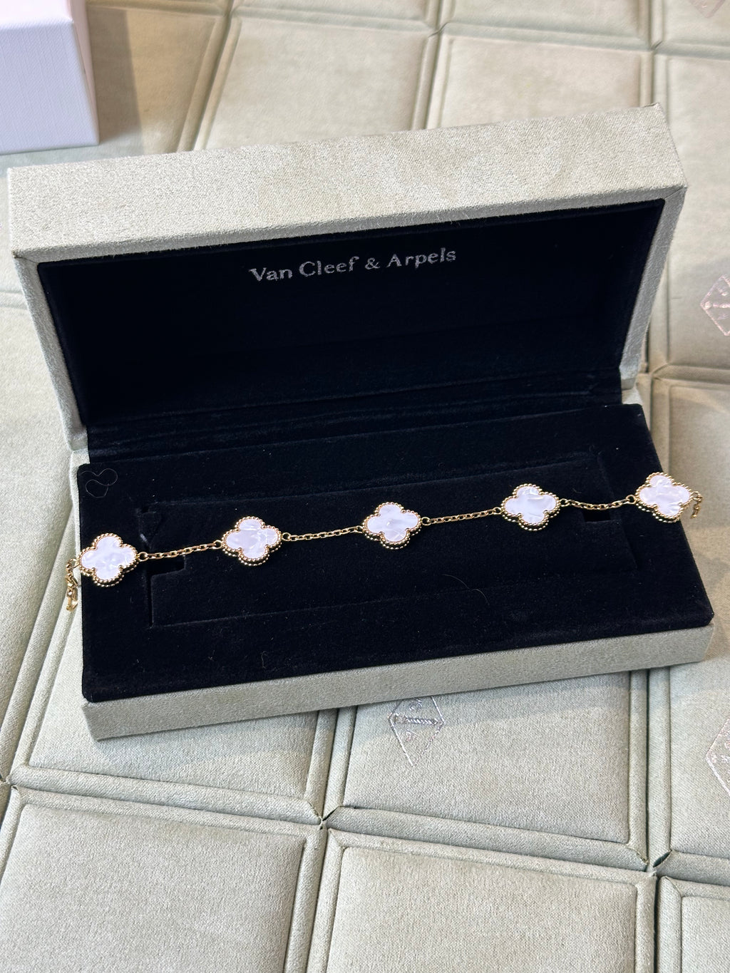van cleef & arpels  yellow gold, white mother-of-pearl Bracelet 5 Motif