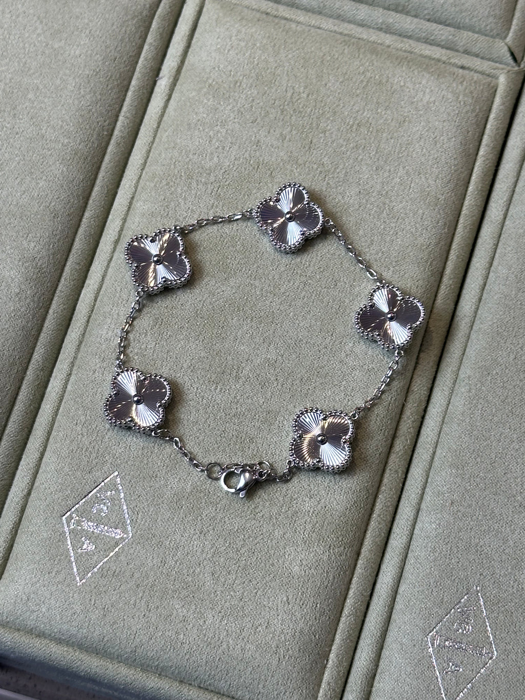 van cleef & arpels White Gold Guilloche Vintage Alhambra Bracelet 5 Motif